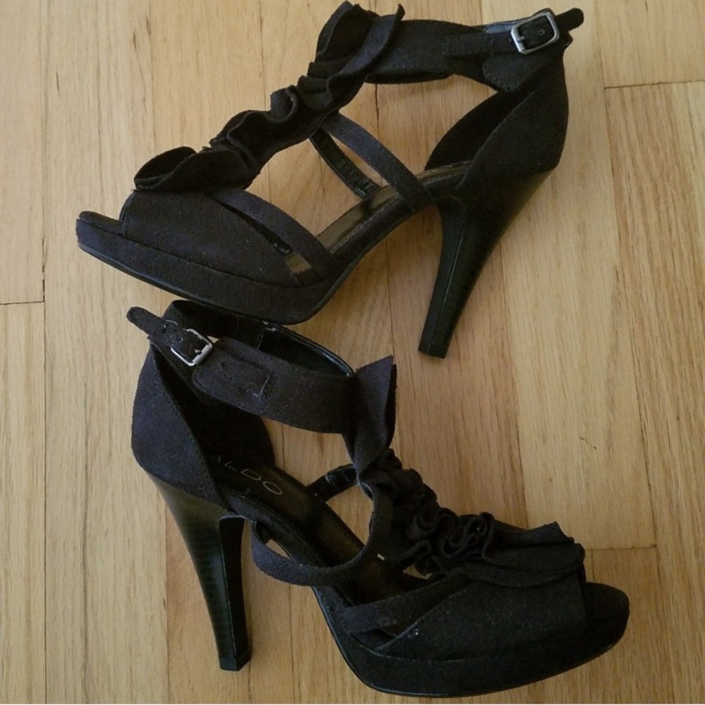 NWT Rare Aldo Black Suede Ruffle Accent Open Toe Pump -Size 6.5